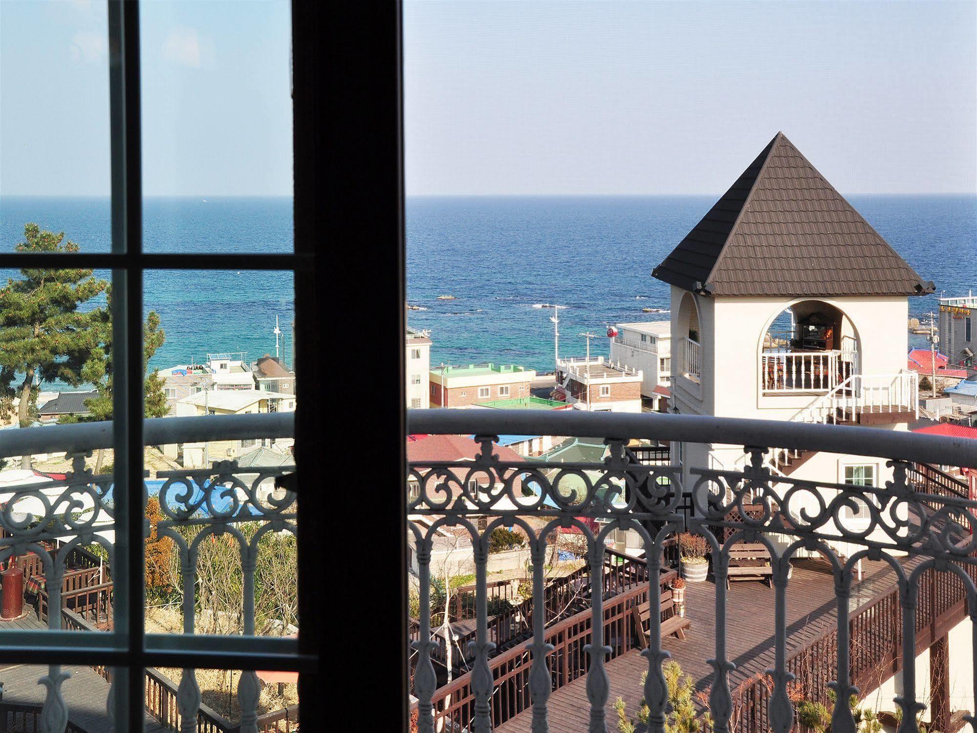 Hotel November Каннын Экстерьер фото